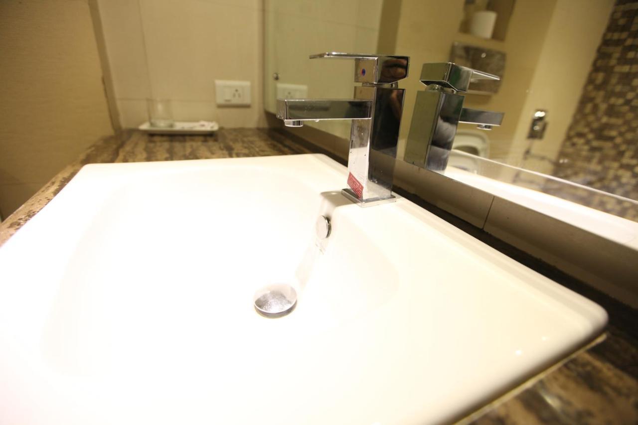 Hotel Landmark Chandīgarh Zewnętrze zdjęcie